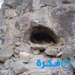 اذكر قصة الثلاثة الذين حبستهم الصخرة ففرج الله عنهم