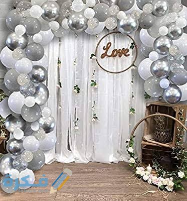 أشكال مبتكرة بالبالونات لتزيين أعياد الميلاد