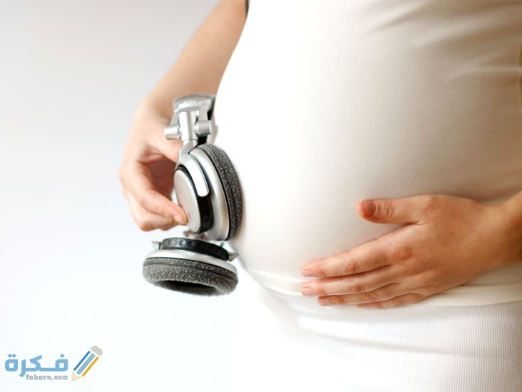 pregnancy when can a fetus hear thumb