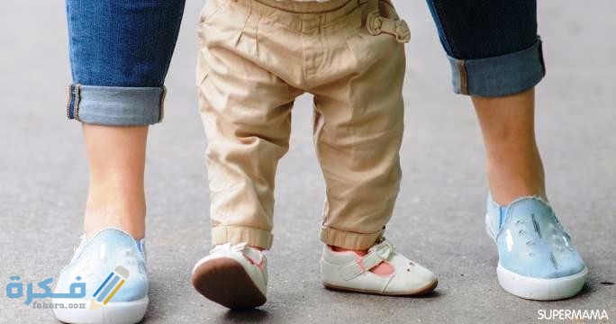 كيف اعرف ان طفلي عنده تقوس في الساقين من الداخل او الخارج ؟ 4 اعراض تقوس الساقين عند الاطفال