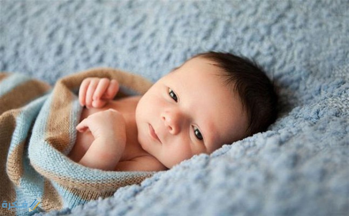 متى يرى الطفل بعد الولادة ؟