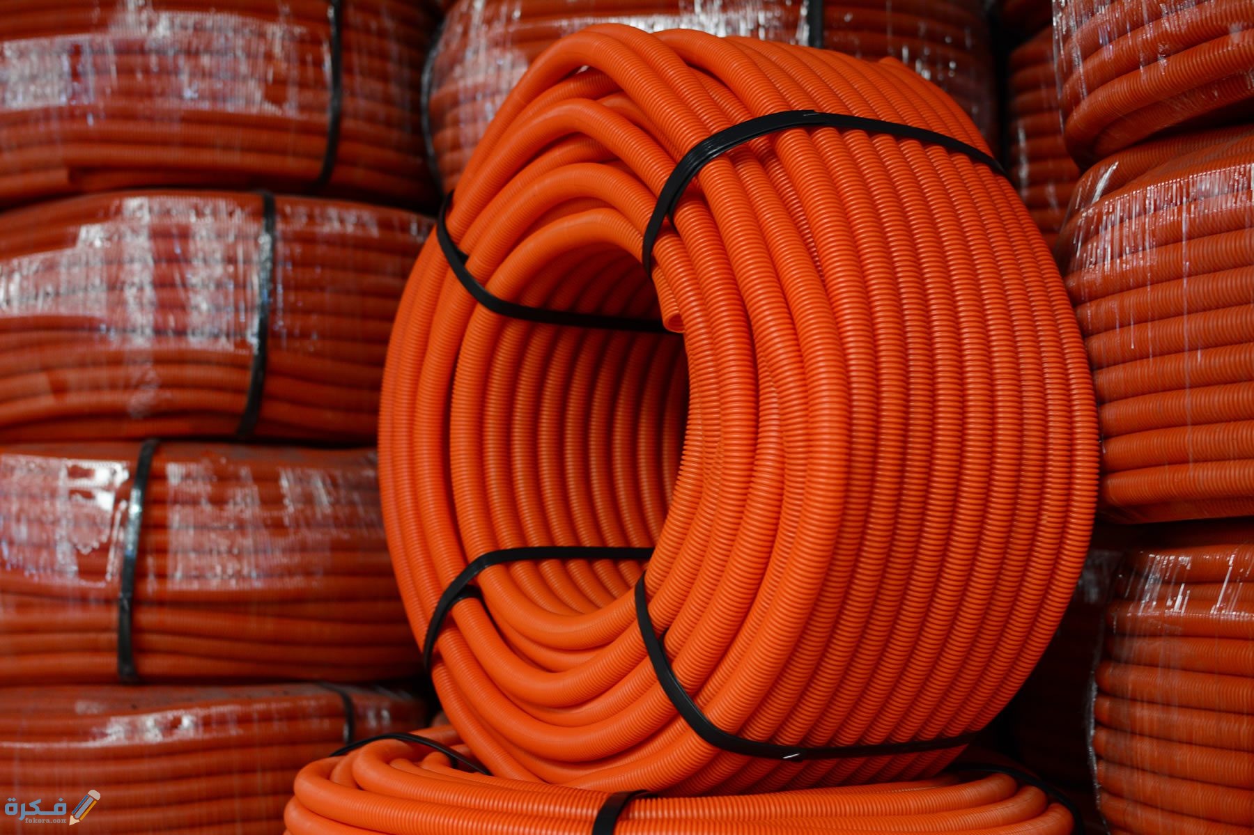 شرح طريقة وضع خراطيم الكهرباء بالسقف قبل الصب