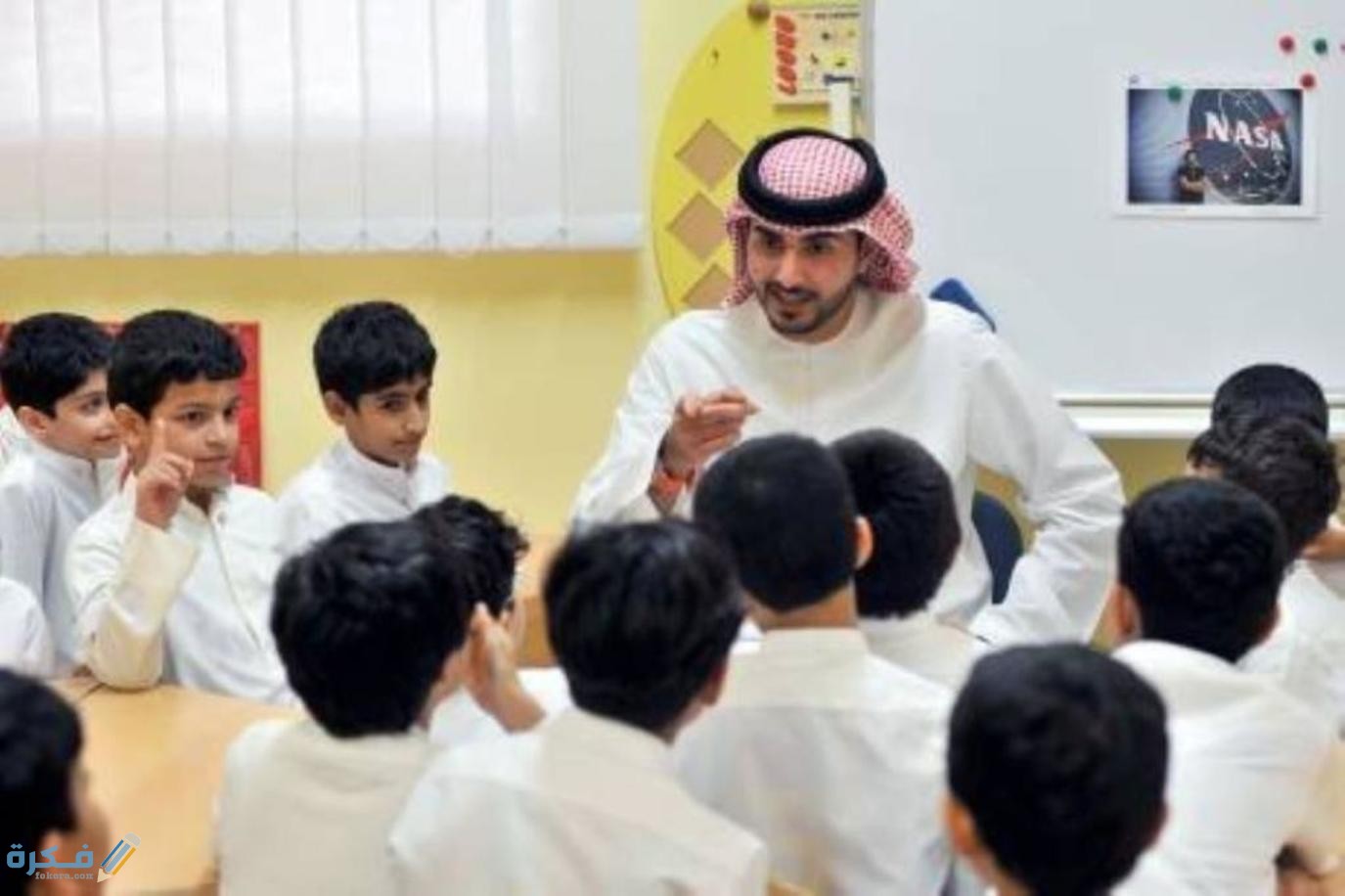 كم راتب المعلم في السعودية