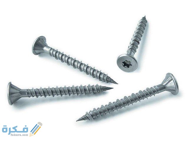 دخول مسمار في منطقة القدم