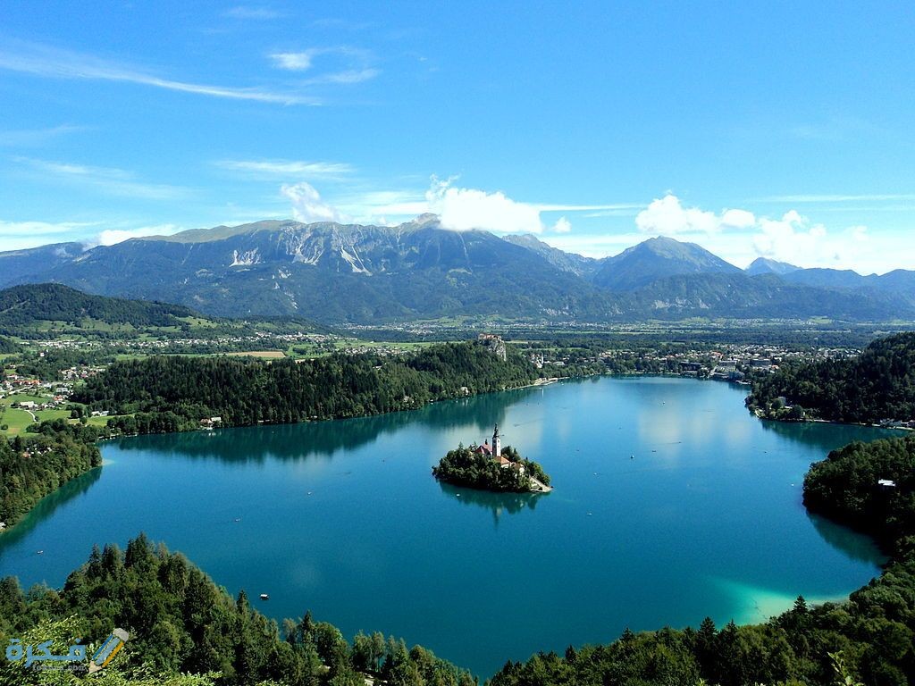 أكبر بحيرة في العالم بالصور