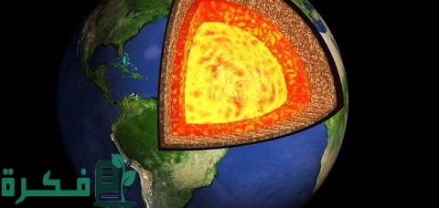ما المنطقة التي تلي القشرة الأرضية