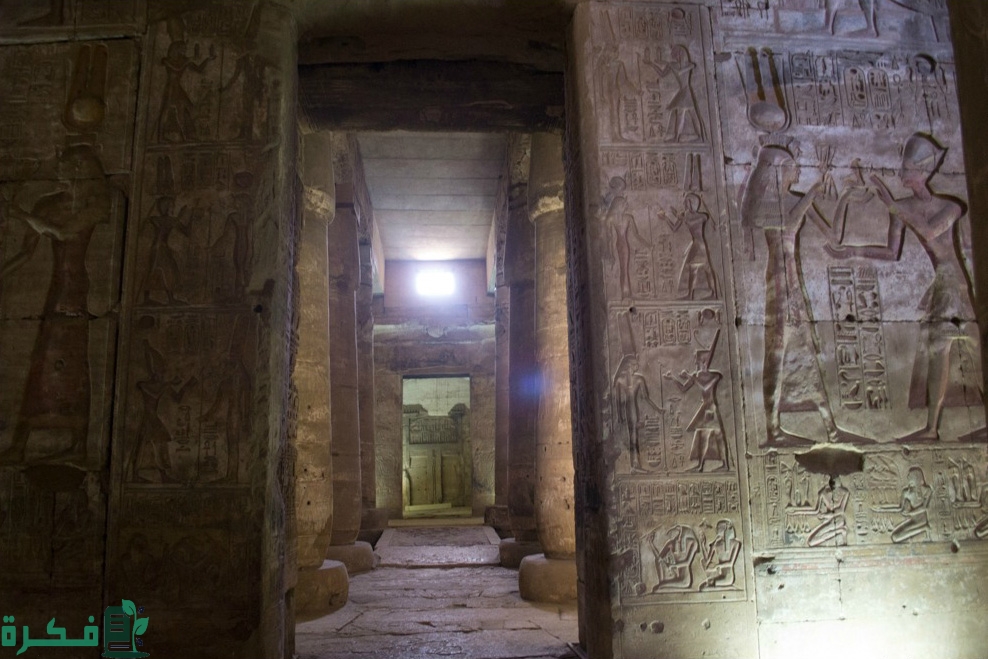 هل يوجد مقابر فرعونية في أرض طينية