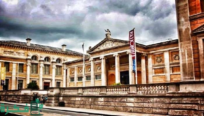 اين افتتح أول متحف في العالم