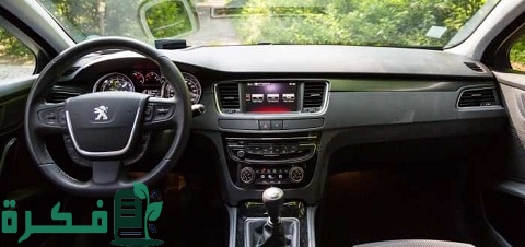 الدول التي تقود على اليسار