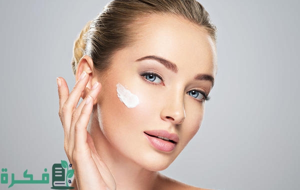 روتين العناية بالبشرة المختلطة بمواد طبيعية