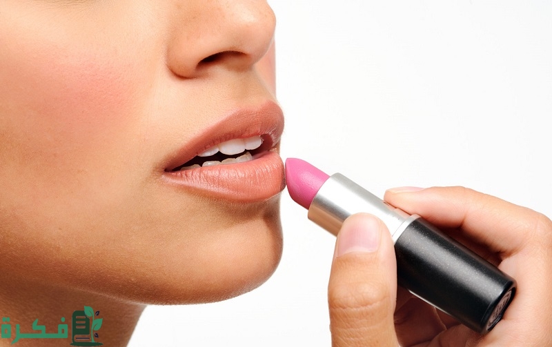 كيف أختار لون الروج المناسب للملابس