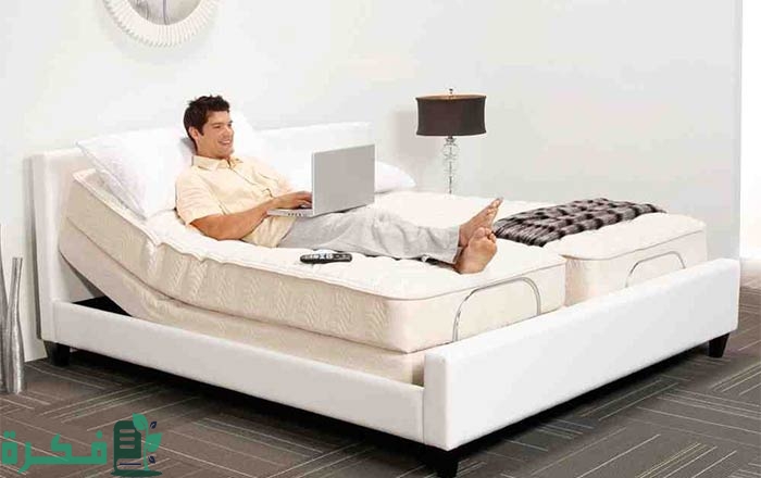 فوائد الجلوس على السرير