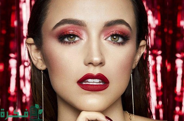 مكياج يناسب فستان تفاحي