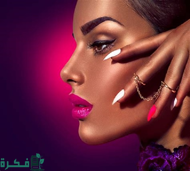 للبشرة السمراء: كيف أختار لون المناكير المناسب لي