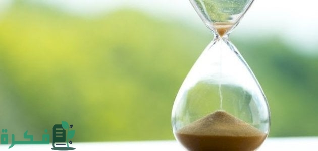 آلية عمل الساعة الرملية