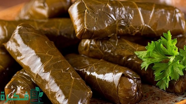 كم مدة سلق ورق العنب قبل الحشو