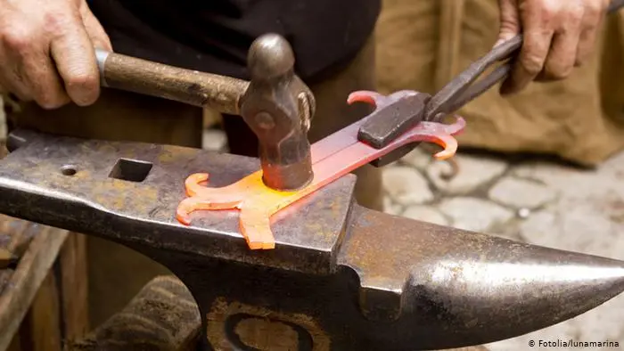 أجمل 40+ من عبارات عن مهنة الحداد 4 عبارات عن مهنة الحداد