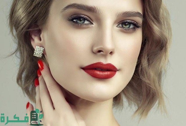 هل جربت المكياج الترابي مع الروج الأحمر