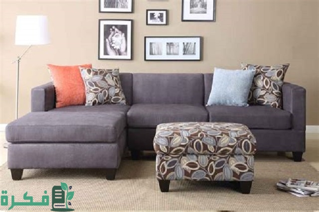 صور كنب رصاصي مع مخدات ملونة