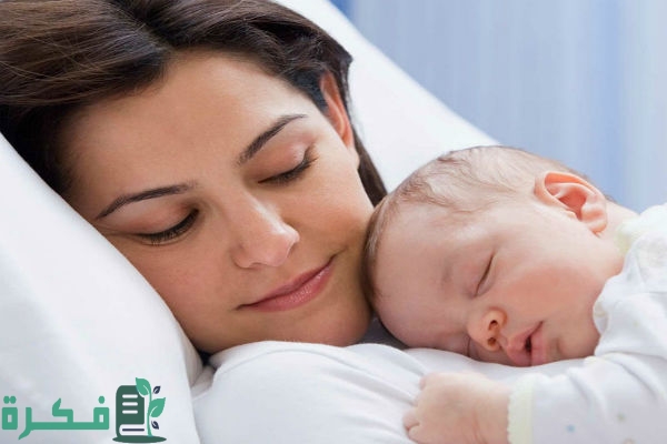 هل يشعر الرضيع بغياب أمه