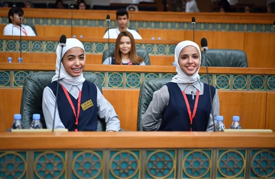 اذاعة مدرسية عن البرلمان الطلابي