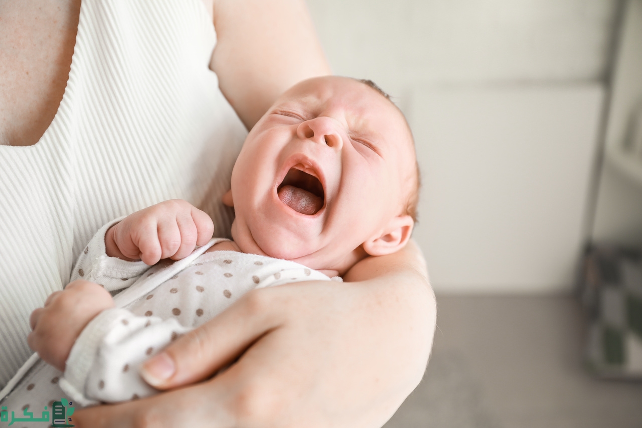 بكاء الرضيع فجأة وهو نائم