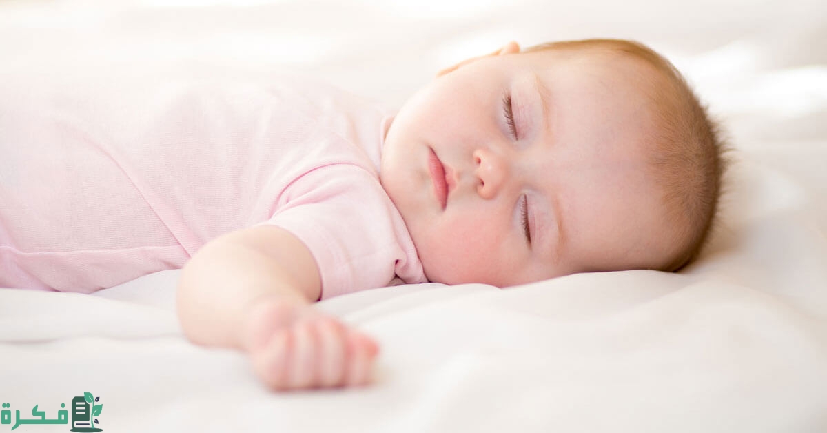 كيف أعود طفلي الرضيع على النوم بمفرده