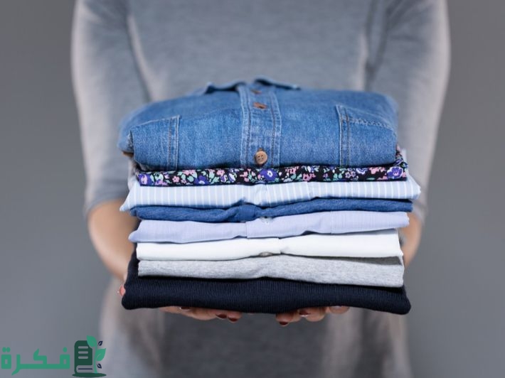 شرح خطوات طي الملابس مثل المحلات بالصور 2 كيفية طي الملابس مثل المحلات