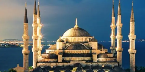 ما تفسير حلم الأذان في المسجد بصوت جميل للرجل