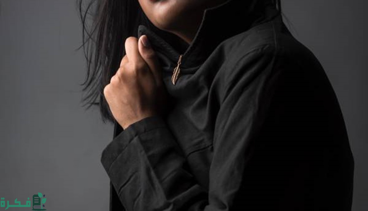 ما تفسير رؤية أمي المتوفية تلبس أسود في المنام؟