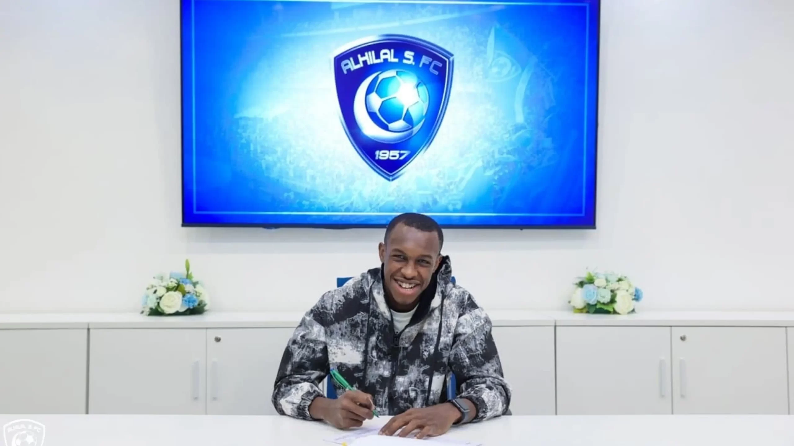 كم راتب اللاعب سعود عبدالحميد مع الهلال