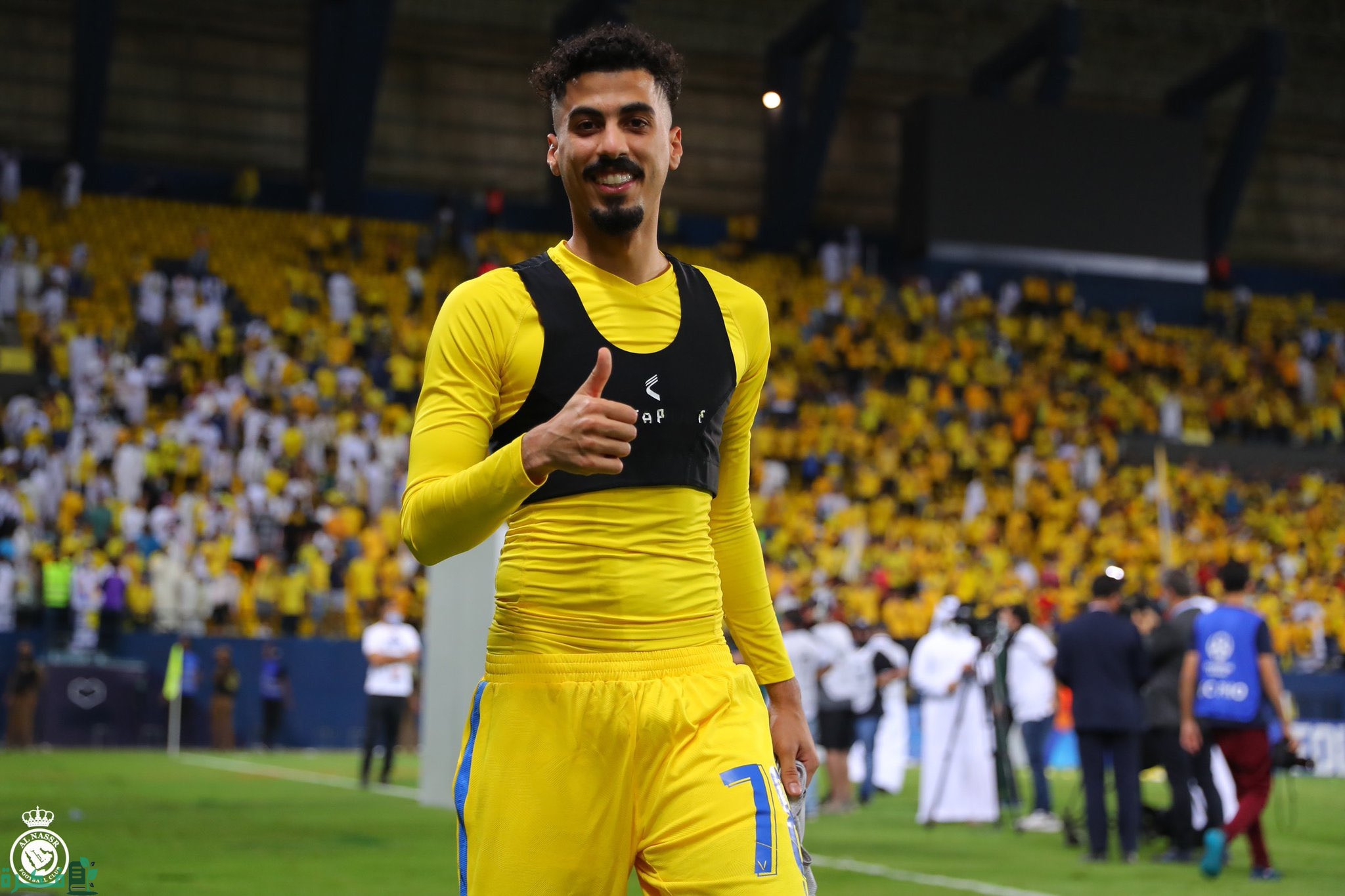 كم راتب علي لاجامي؟