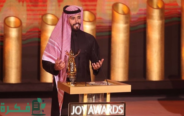 كم عمر الفنان فايز بن جريس؟