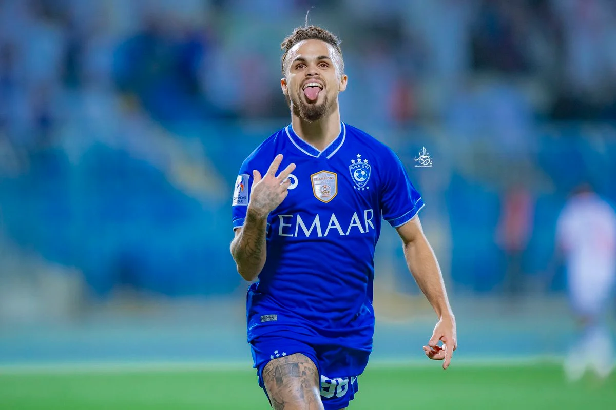 كم راتب ميشيل لاعب الهلال 5 كم يبلغ طول ميشيل؟