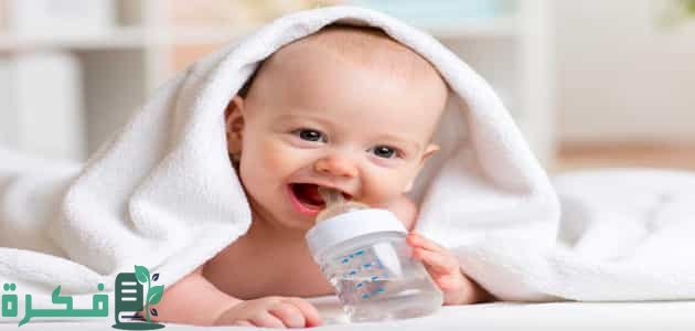 متى يشرب الرضيع الماء