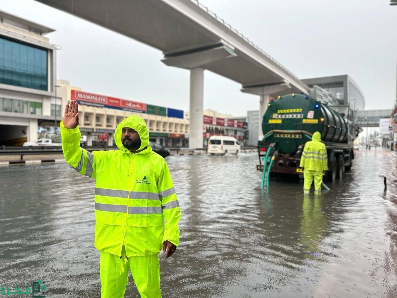 عودة الطرق والخدمات إلى طبيعتها تدريجياً في مختلف مناطق دبي