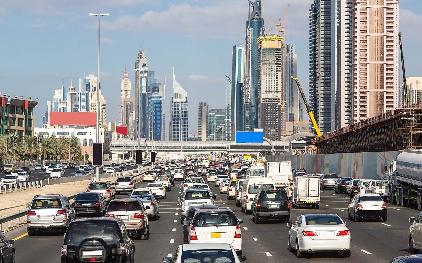 شرطة دبي تصدر تعليمات خاصة لأصحاب لمركبات اليوم