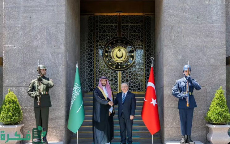 وزير الدفاع يبحث مع نظيره التركي جهود إحلال السلام والسعي المشترك لتحقيق الأمن والاستقرار بالمنطقة