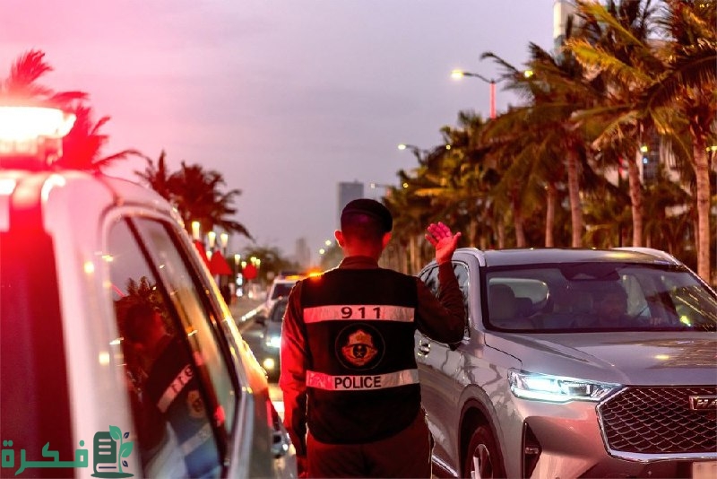 عاجل.. غرامة تصل إلى أكثر من 100 ريال على النزول من المركبة أثناء سيرها.. المرور السعودي يحذر! 2 عاجل!! غرامة بأكثر من 100 ريال على النزول من المركبة أثناء سيرها