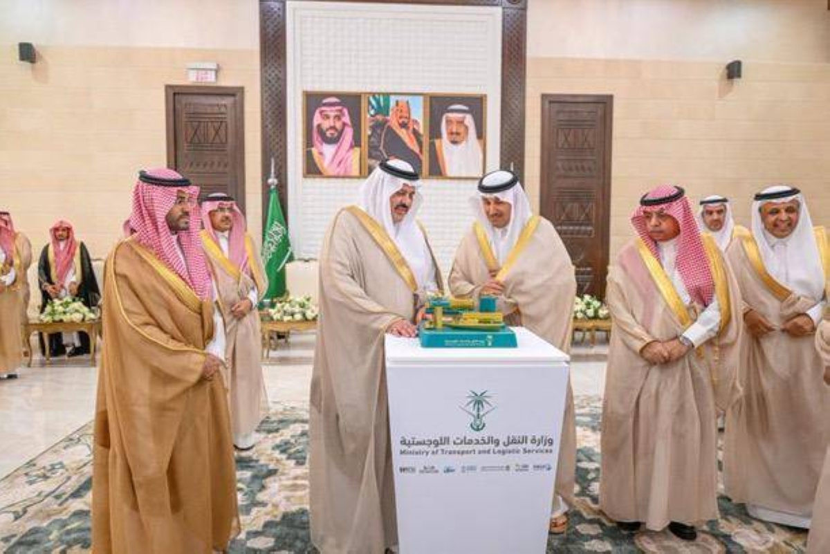 أمير منطقة حائل يطلق 13 مشروعاً جديداً للطرق باستثمار 47 مليون ريال