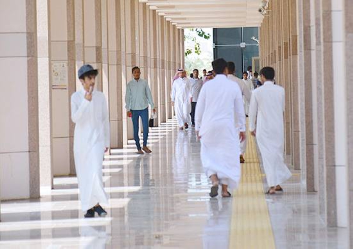 أولياء الأمور يطالبون بتمديد فترة قبول الطلاب مع اقتراب الإغلاق