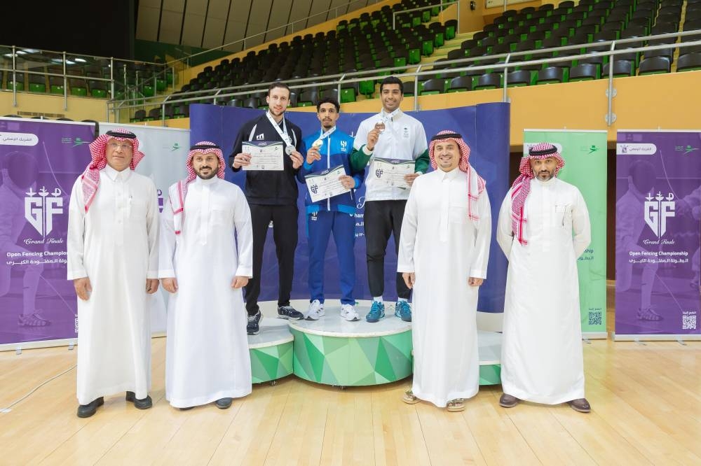 المطيري والعميري يتألقان في البطولة المفتوحة للمبارزة: تفاصيل مثيرة من قلب المنافسات!