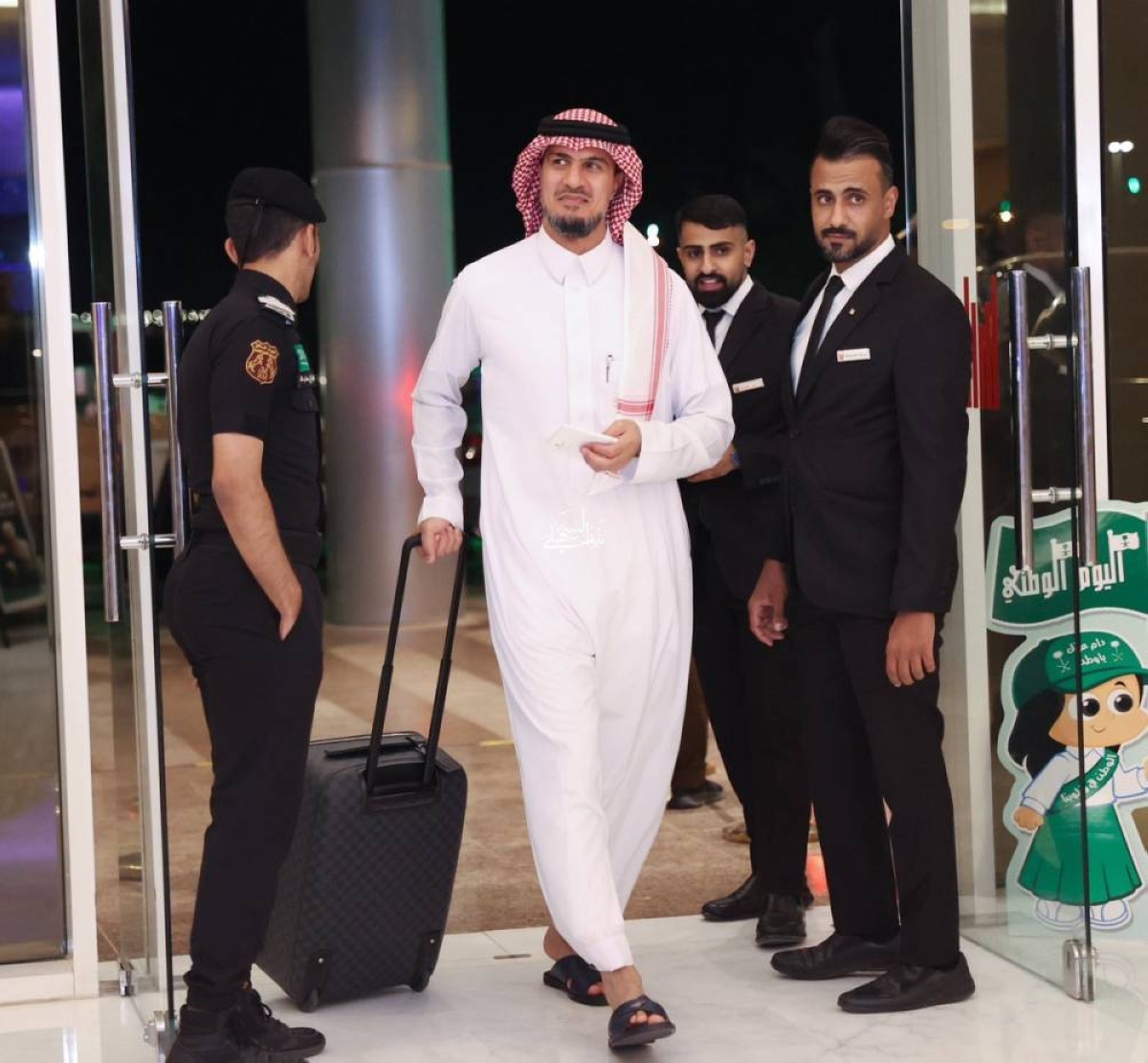 المفرج يلوح بالرحيل وابن نافل يسعى لإبقائه في الظل