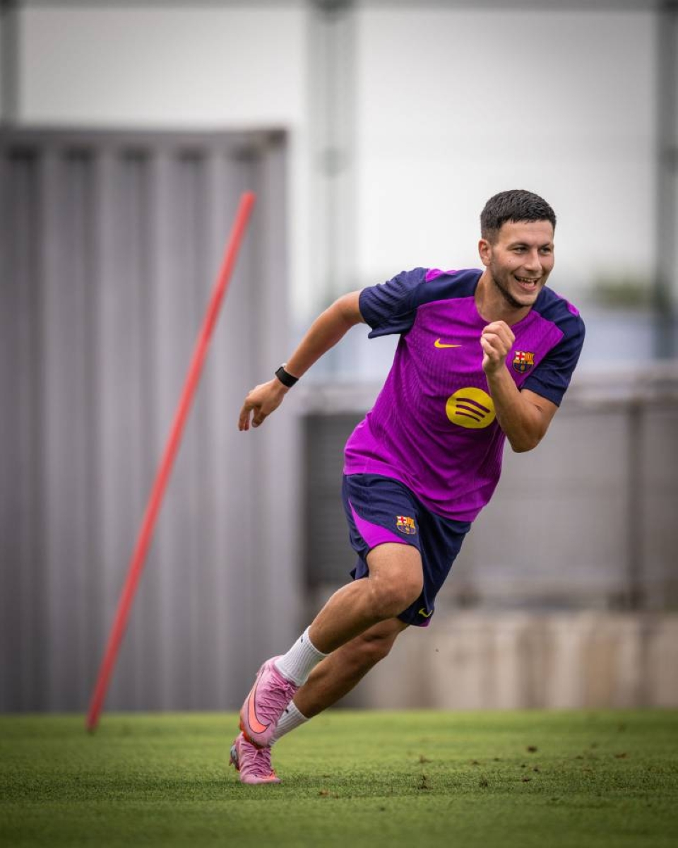 برشلونة يلغى رحلته الآسيوية بسبب تحويلات وهمية