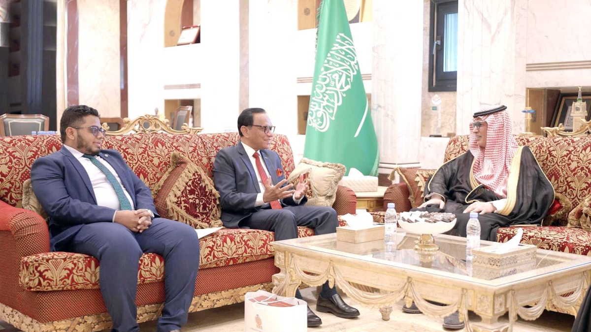 رئيس الإذاعة والتلفزيون يستعرض سبل تعزيز التعاون الإعلامي مع السفير السريلانكي 3 رئيس الإذاعة والتلفزيون يستعرض سبل تعزيز التعاون الإعلامي مع السفير السريلانكي