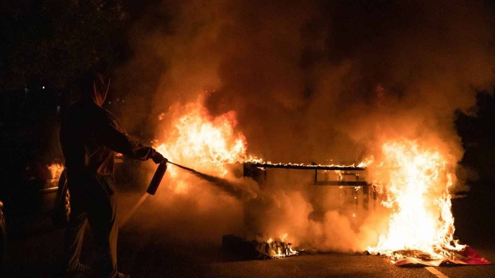 رجل إطفاء تركي ينهي حياته بعد فقدان عائلته في حريق غامض