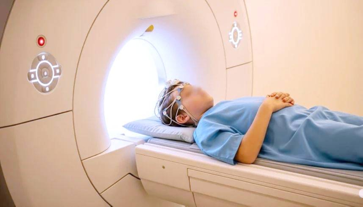 طفل ينجو من الورم لكن القدر يكتب نهايته داخل جهاز رنين في السعودية