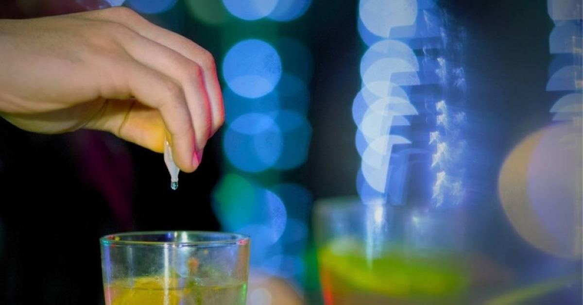 موظف صيني يُسجن بعد خداع زميله بمصل الحقيقة لاستنطاق أسرار العمل 4 موظف صيني يُسجن بعد خداع زميله بمصل الحقيقة لاستنطاق أسرار العمل