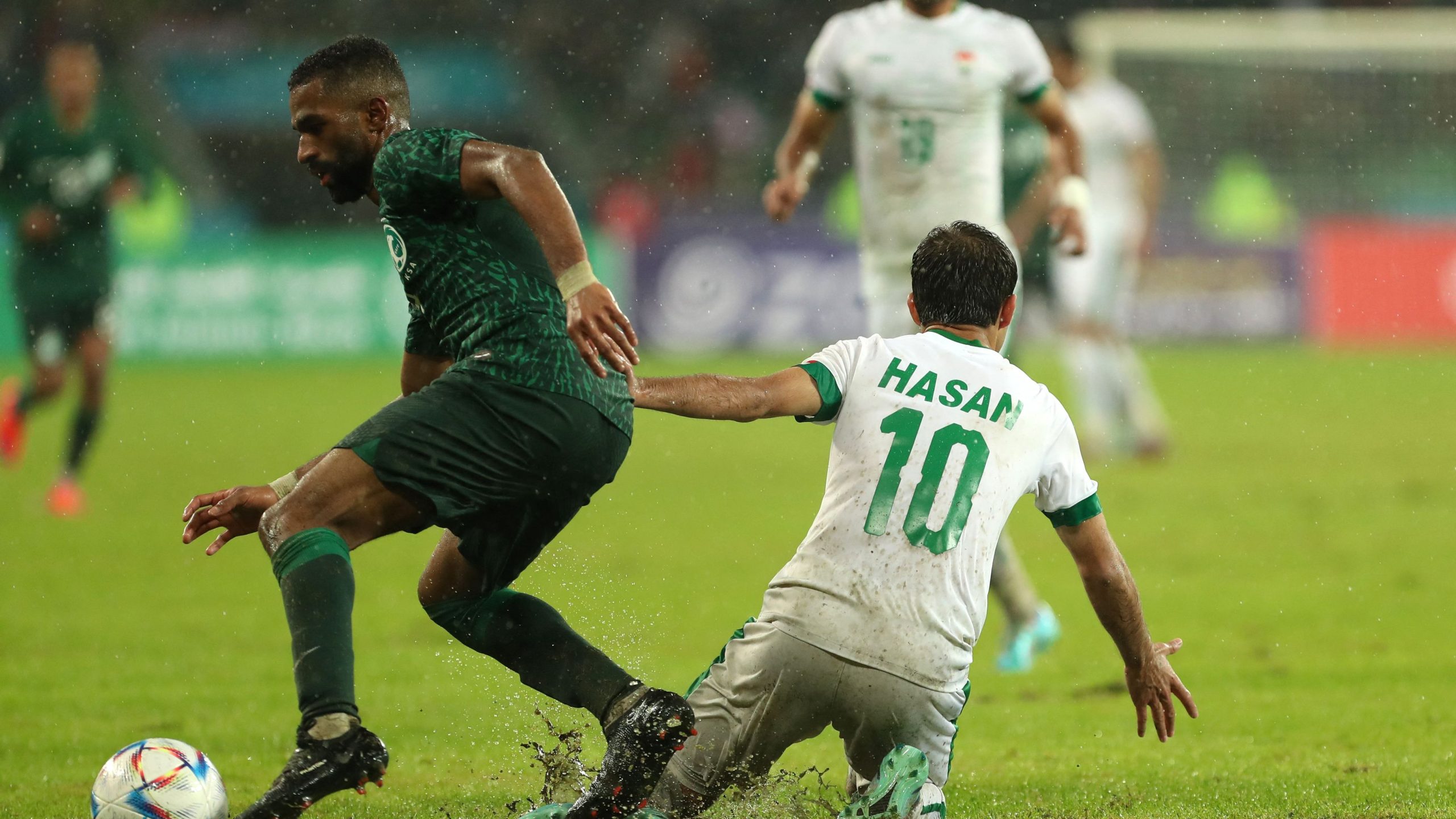 نجم العراق السابق يؤكد أن السعودية تتصدر قائمة المرشحين للتأهل إلى المونديال