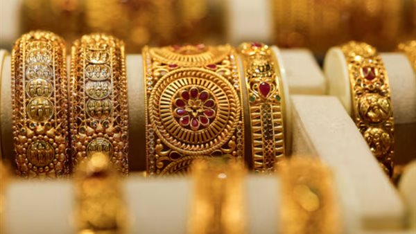 أسعار الذهب اليوم.. عيار 21 عند 6900 جنيه والأونصة قرب 4400 دولار